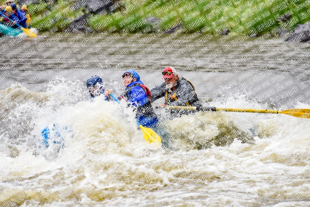 003341_RaftPics_Los-RIOS_June-14_BOX-_LA_Boat-1-John_LES4379