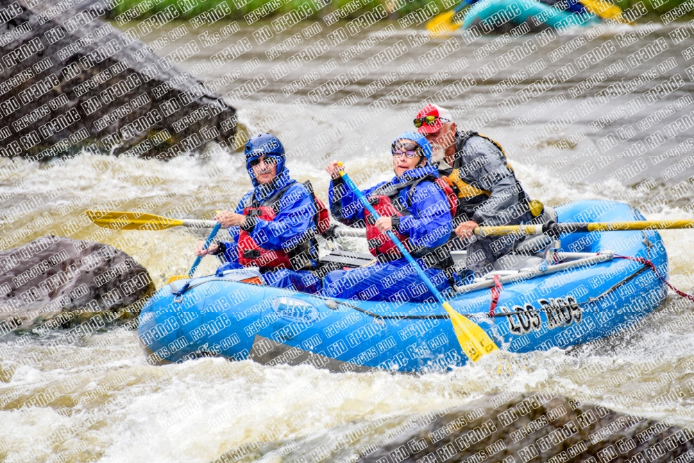 003345_RaftPics_Los-RIOS_June-14_BOX-_LA_Boat-1-John_LES4383