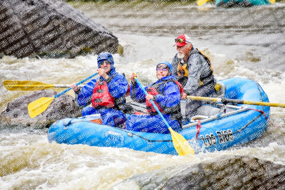 003346_RaftPics_Los-RIOS_June-14_BOX-_LA_Boat-1-John_LES4384