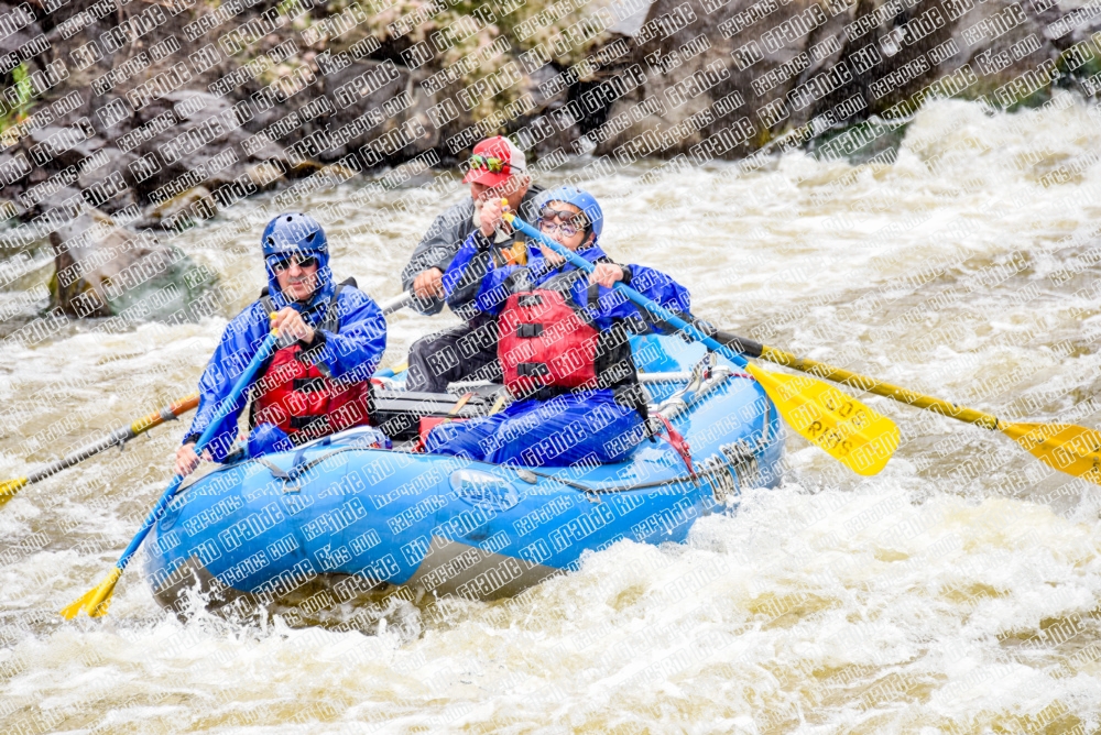 003351_RaftPics_Los-RIOS_June-14_BOX-_LA_Boat-1-John_LES4389