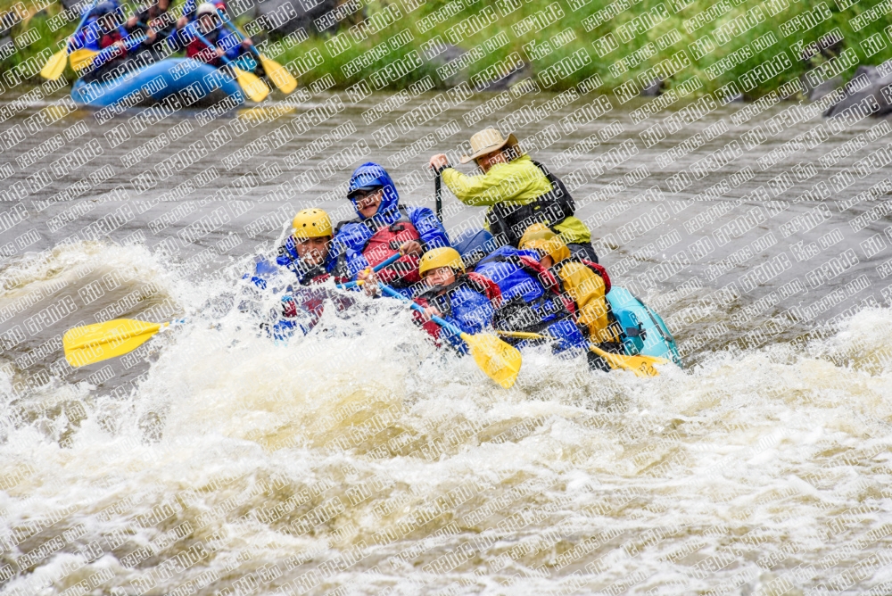 003362_RaftPics_Los-RIOS_June-14_BOX-_LA_Boat-2_LES4400