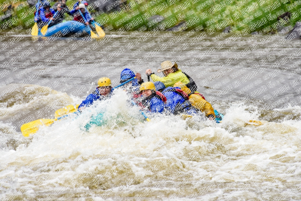 003363_RaftPics_Los-RIOS_June-14_BOX-_LA_Boat-2_LES4401